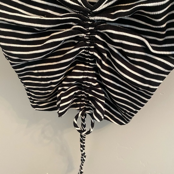 Striped Crop Top - Picture 3 of 3